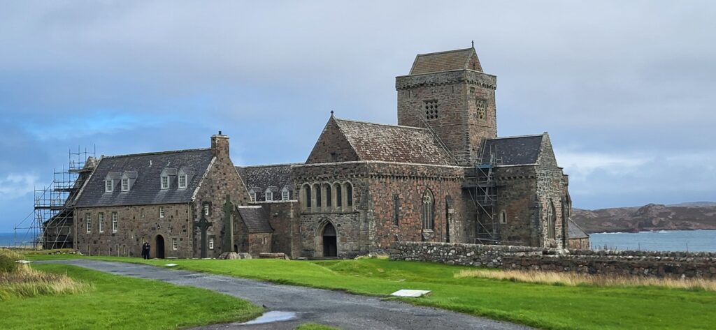 Die historische Abtei auf der Insel Iona, Entstehungsort des Book of Kells in Schottland