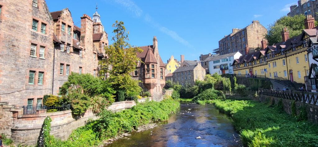 Malerisches Dean Village am Water of Leith, ein Geheimtipp in Edinburgh