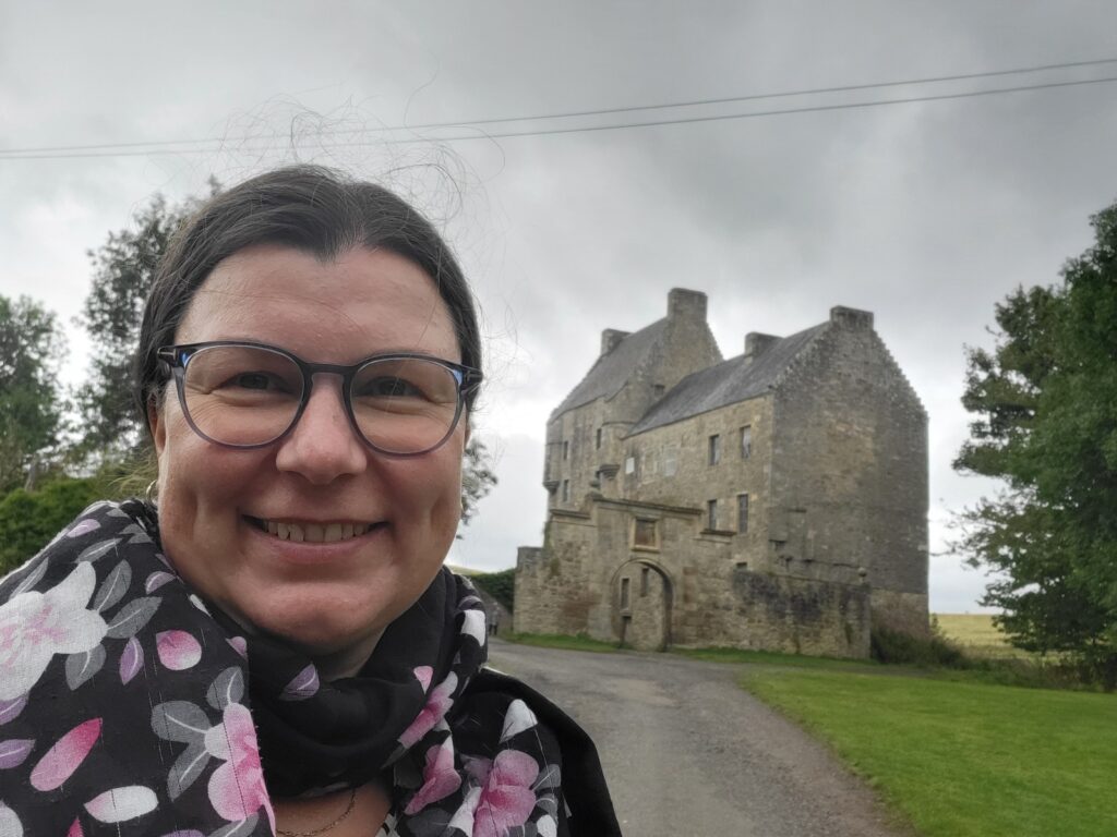 Midhope Castle, bekannt als Lallybroch aus der Serie Outlander, in der Nähe von Edinburgh
