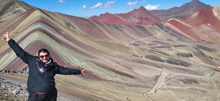 Wanderung zum Rainbow Mountain Vinicunca Peru farbenprächtige Berge in den Anden