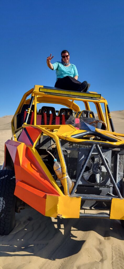 Wüstenoase Huacachina Peru mit riesigen Sanddünen bei Ica